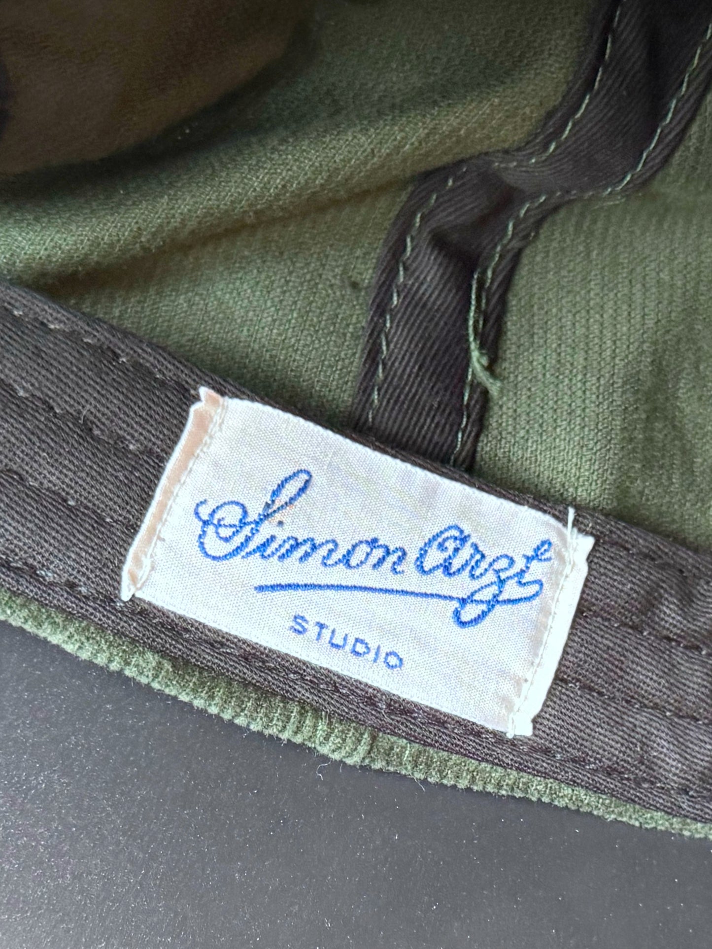 Simon Arzt Logo White